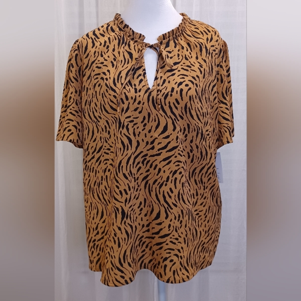 NWT Nine West Leopard Print Shirt With Ruffle Collar